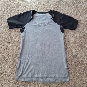 Gray and black Lululemon t-shirt